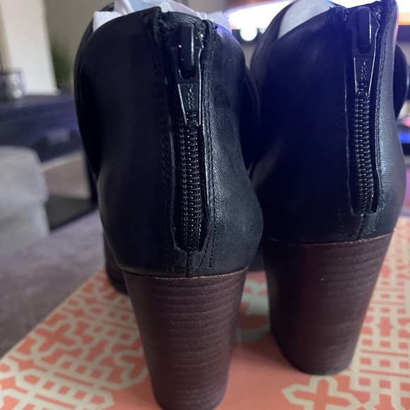 NEW Gianni Bini Leather Boots in Black in 8.5 - Picture 3 of 5
